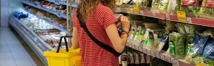 Młodzi Polacy nie noszą rękawiczek ochronnych podczas zakupów